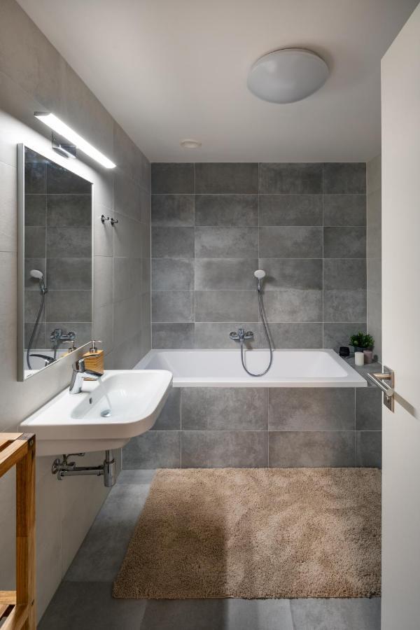 Prague Days - Exclusive Condo In Trendy Neighbourhood מראה חיצוני תמונה